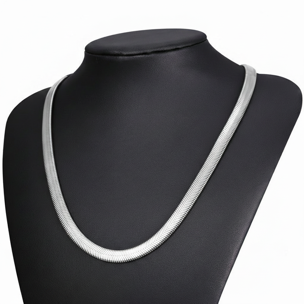 The Mamba Chain – Silver on Mannequin